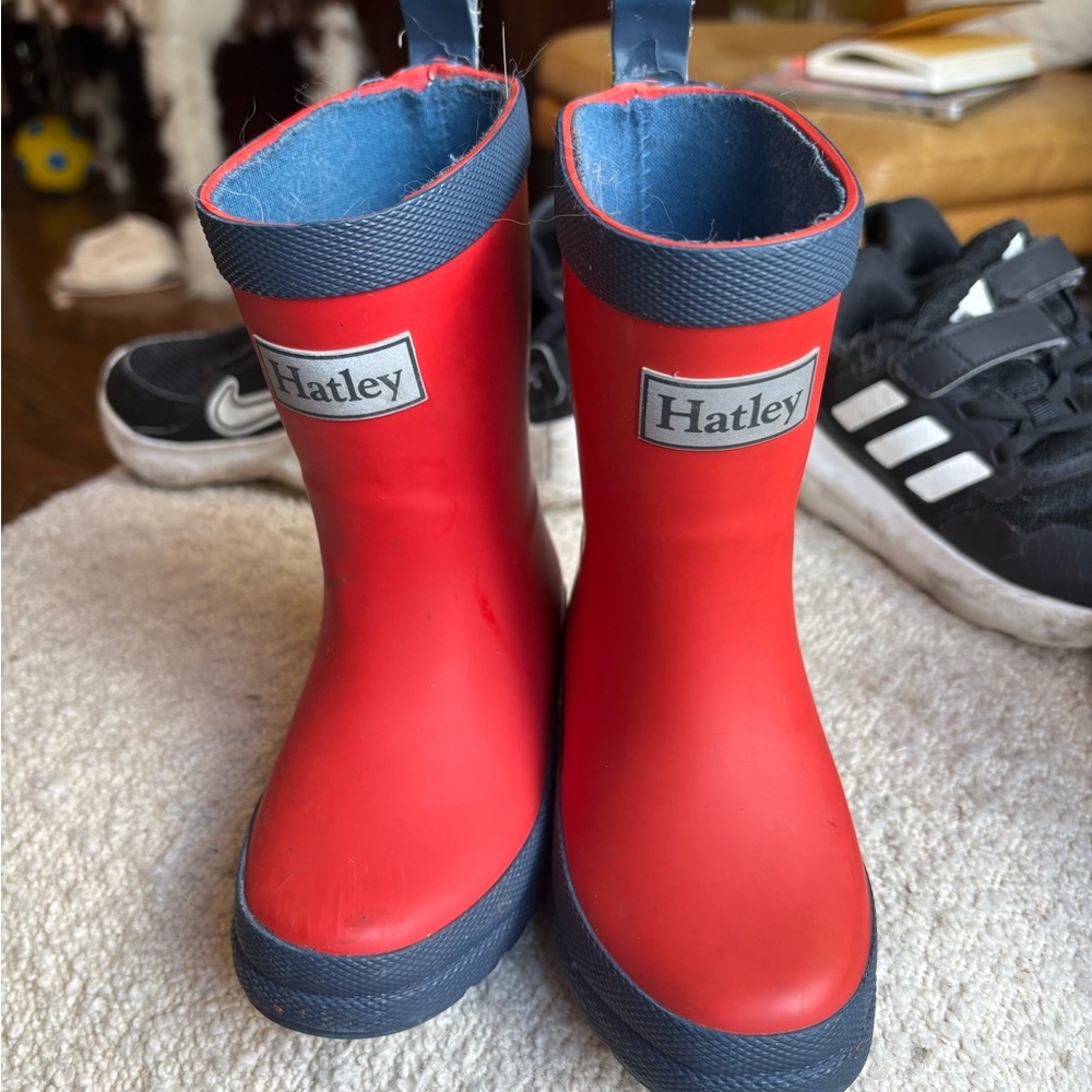 Hatley Kids Bright Red and Navy Rain Boots (Size 6)